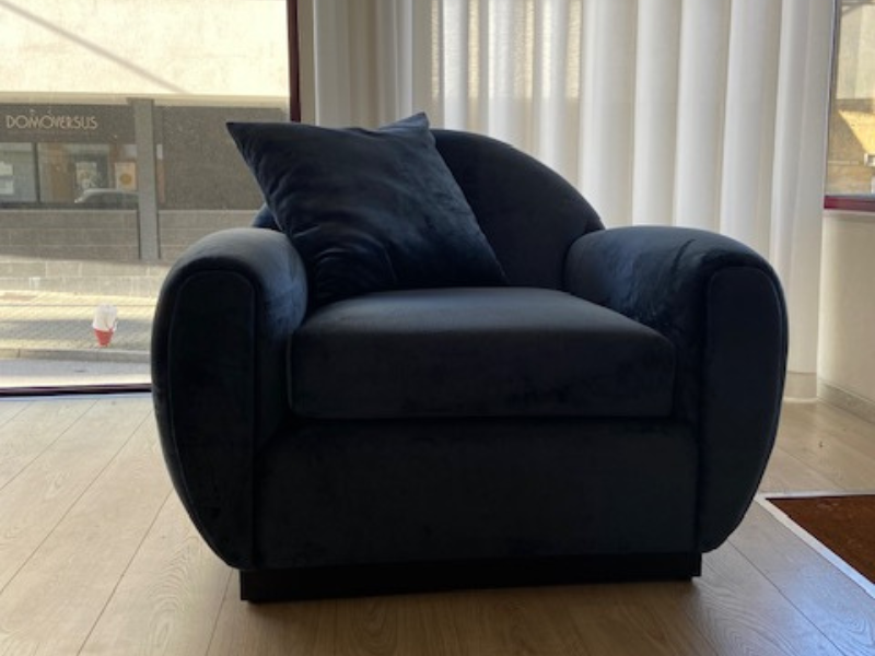 Mary Sofa thumbnail 3